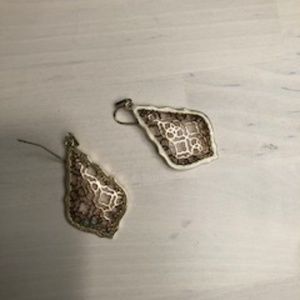 Kendra Scott Jewelry - Kendra Scott Addie Logo Earrings in Gold Kendra Scott Jewelry - Kendra Scott Addie Logo Earrings in Gold